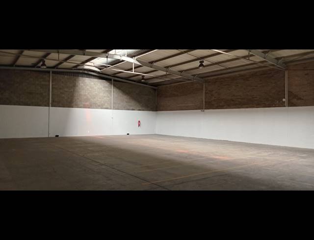 620M² WAREHOUSE TO LET IN LASER PARK